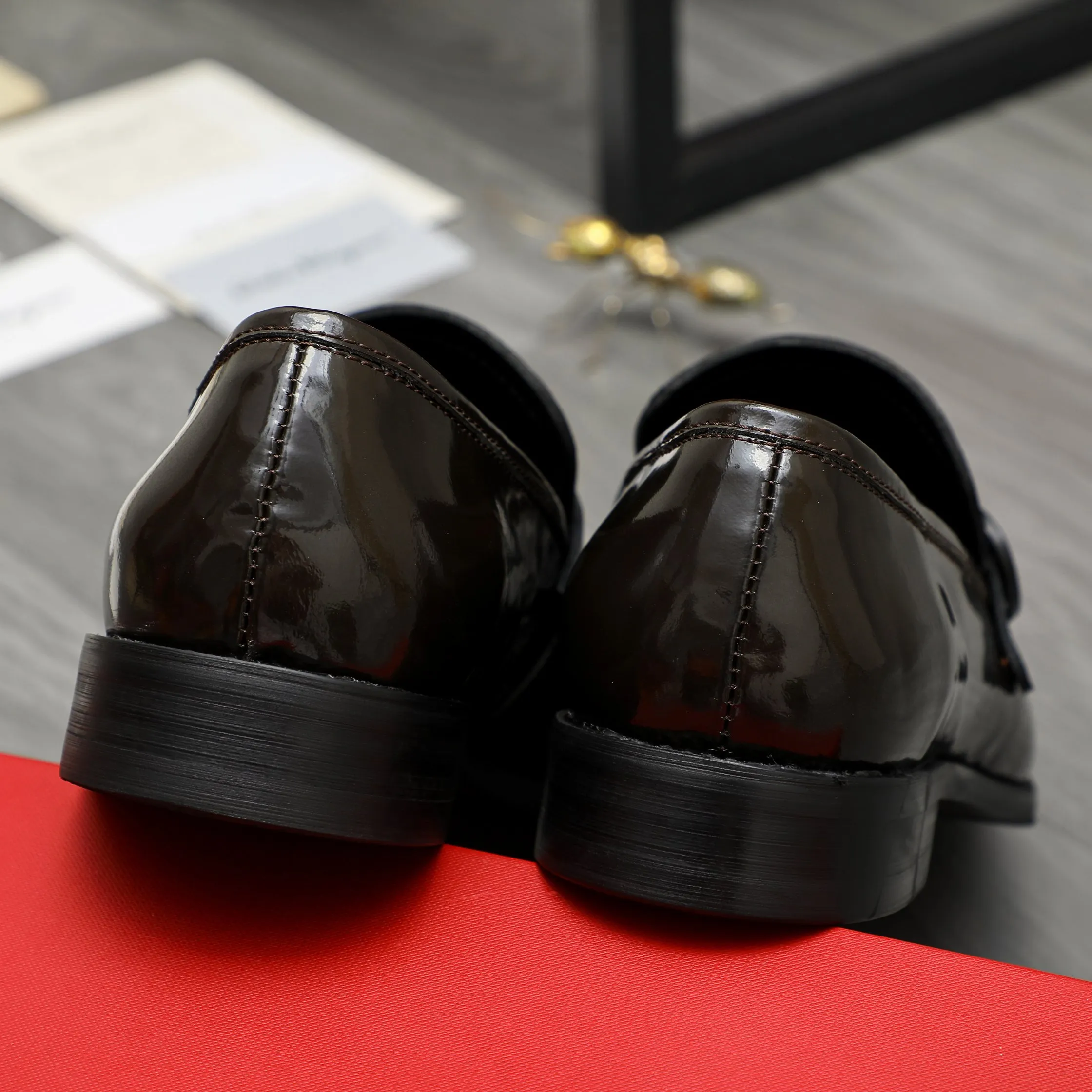 Men's men's shoes💰460 Product trademark: Ferragamo "Ferragamo" business slip-on leather shoes Regular size: 39-44 Product materials: Selected high-quality cowhide upper, cowhide lining, original outsole